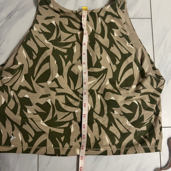 Old Navy PowerChill XL Women's Green and Tan Patterned Top - Picture 5 of 6